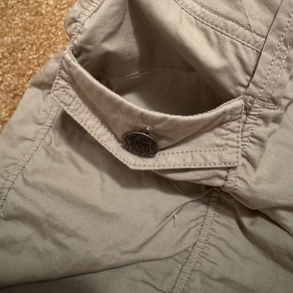 ROZ & ALI KHAKI SAFARI SHORTS - Picture 5 of 6